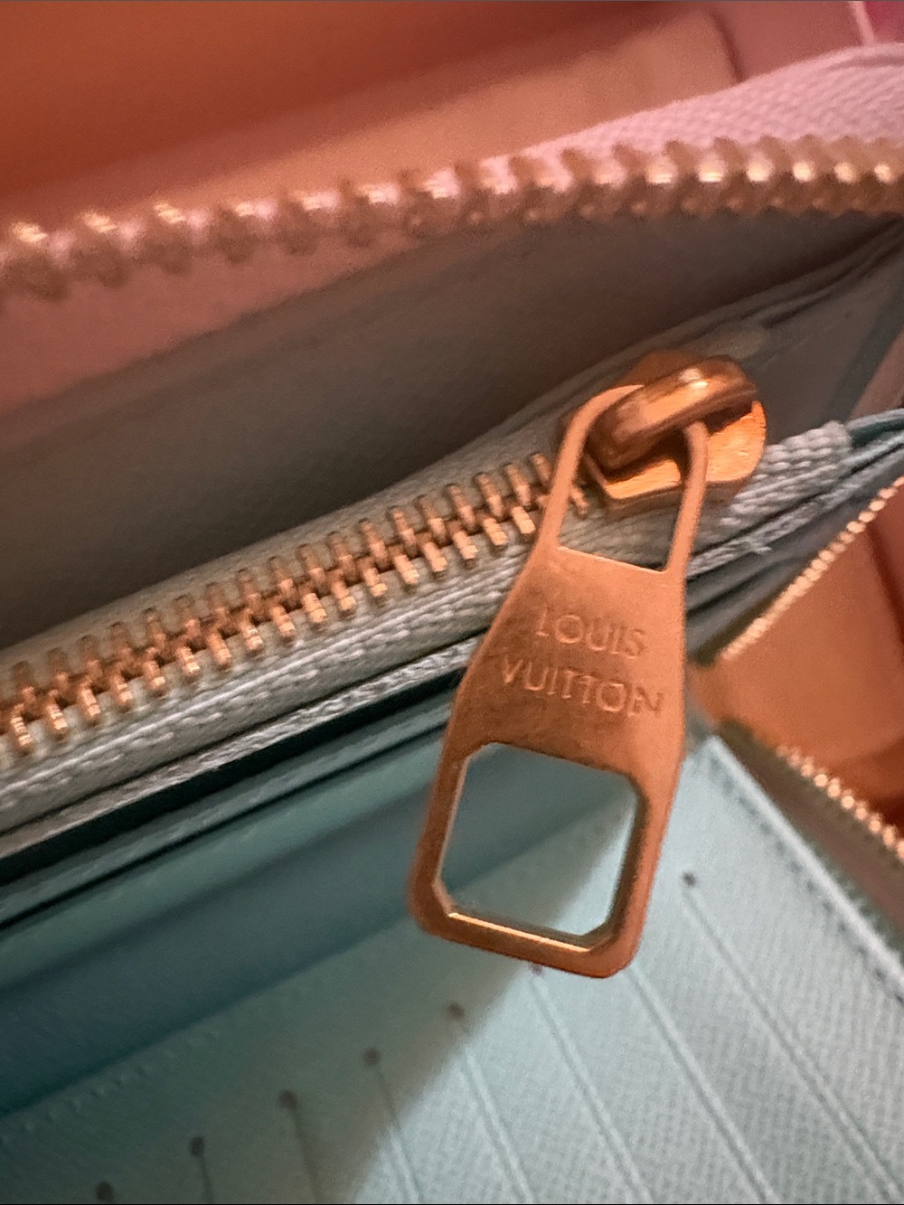 Louis Vuitton Zippy Wallet
Limited Edition Damier
Heritage Canvas - Picture 9 of 13